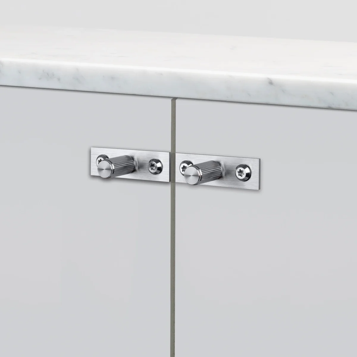 BUSTER + PUNCH® - FURNITURE KNOB / PLATE / LINEAR / 2 stk - Stainless Steel - Image 2