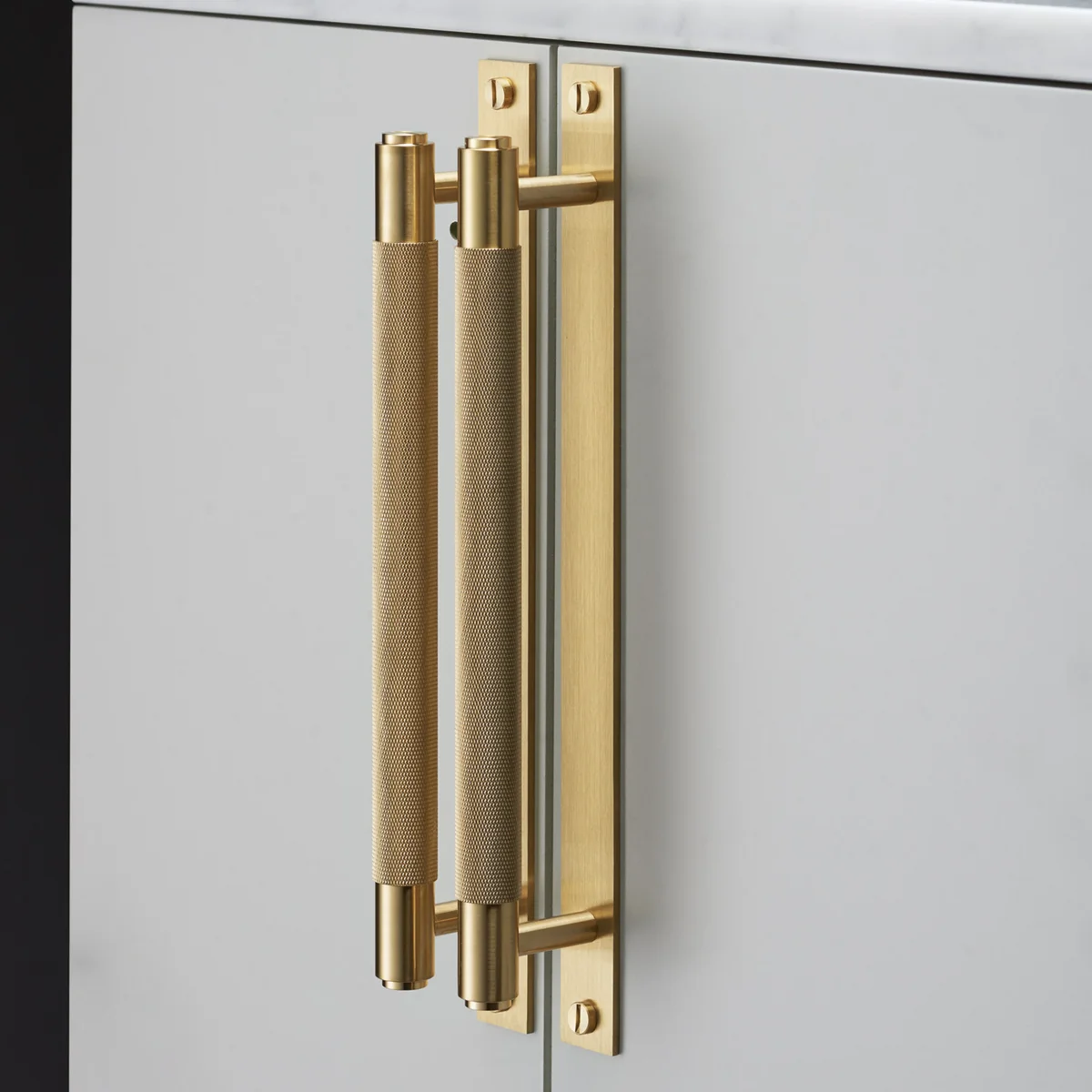 BUSTER + PUNCH® - PULL BAR / PLATE / CROSS 300mm / MEDIUM - BRASS - Image 4