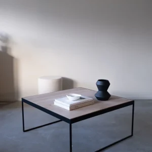 Dis coffee table