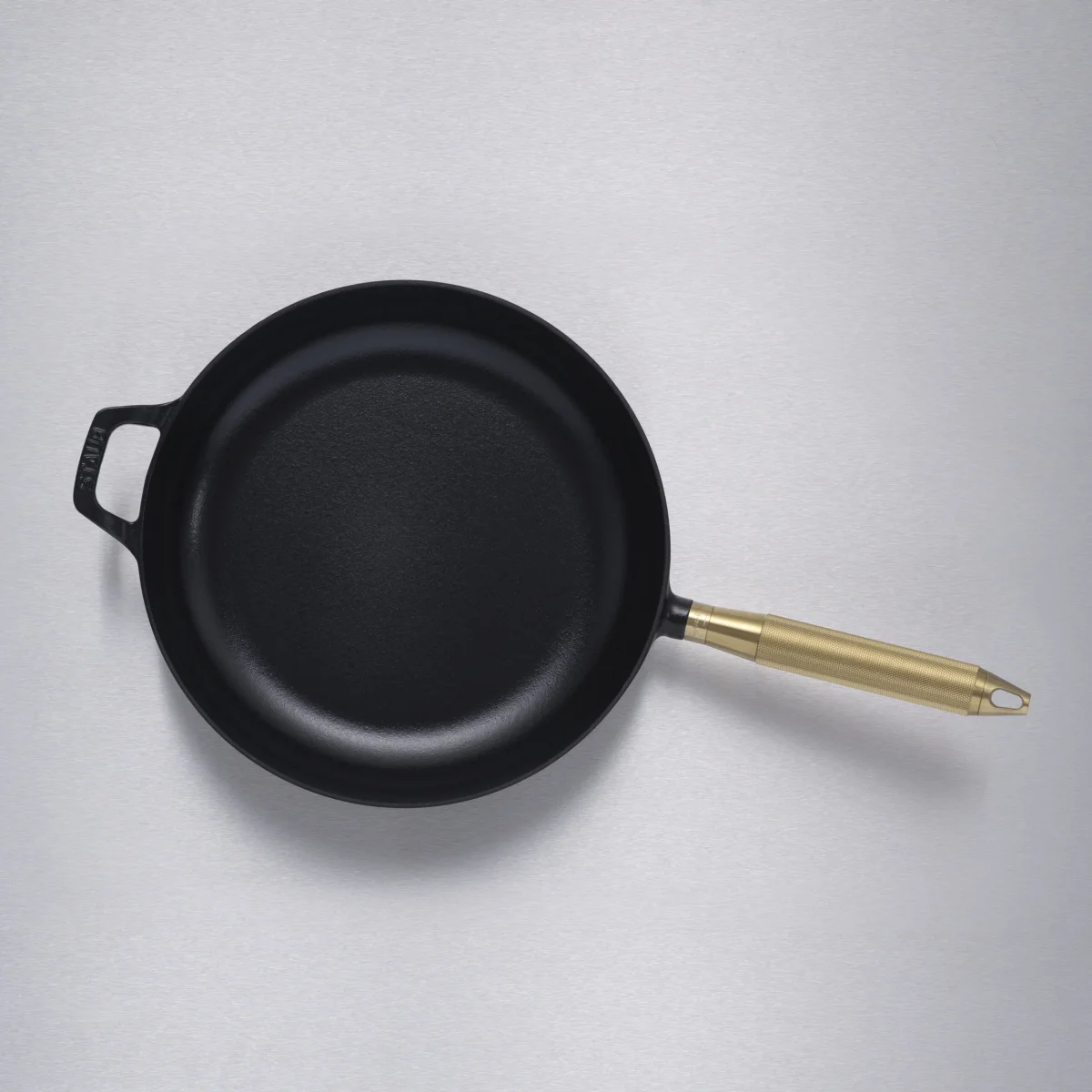 BUSTER + PUNCH® STEKEPANNE | FRYING PAN / Ø 28CM / STAUB / BLACK / BRASS