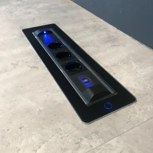 VERSATURN 3.0 | 3 STIKK + 2 USB (C+C - 47W) | IP44 | SORT HØYGLANS