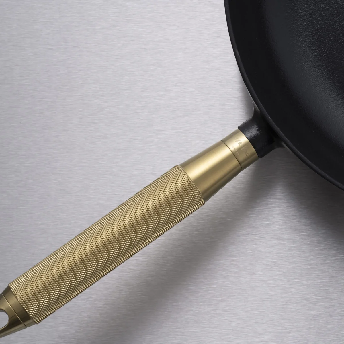 BUSTER + PUNCH® STEKEPANNE | FRYING PAN / Ø 28CM / STAUB / BLACK / BRASS - Image 3