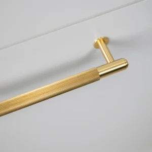 BUSTER + PUNCH® - PULL BAR / LINEAR MEDIUM - BRASS