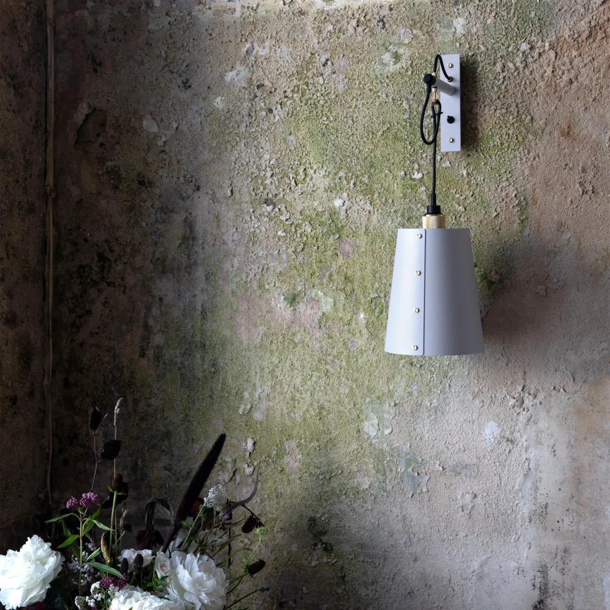 BUSTER + PUNCH® - HOOKED WALL / LARGE - Stone base / Brass - Image 5