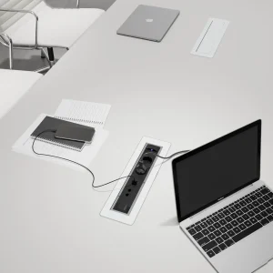VERSATURN 3.0 | 2 STIKK + 2 USB (A+C) + 1 HDMI + 1xRJ45 CAT6 | IP44 | HVIT HØYGLANS